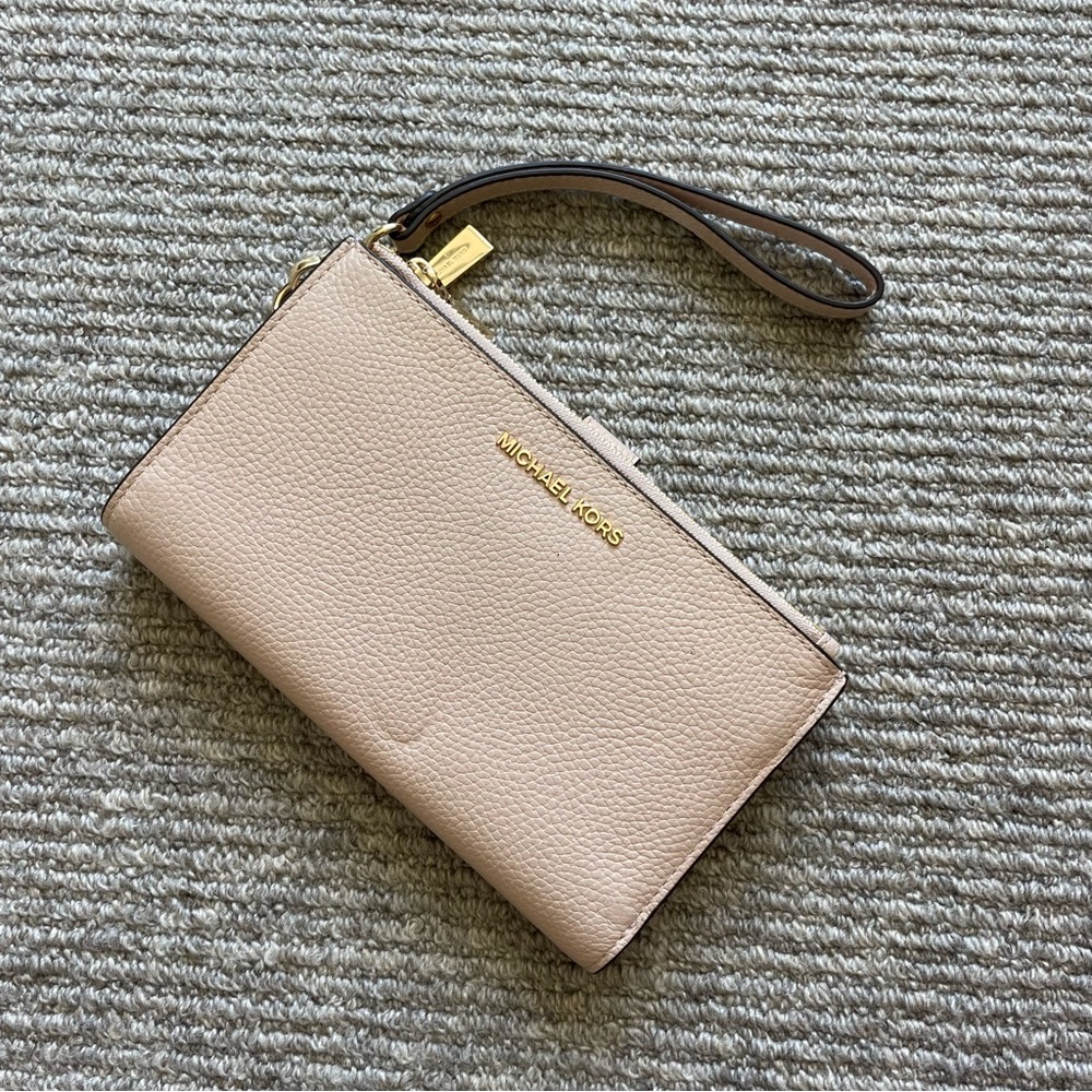 Michael Kors blush smartphone wristlet wallet
